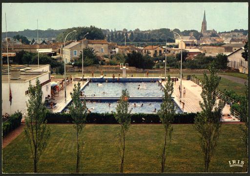 La piscine [aujourd'hui démantelée] (vue 1). Un stade (match de football, vue 2) / H. Fauger phot.
